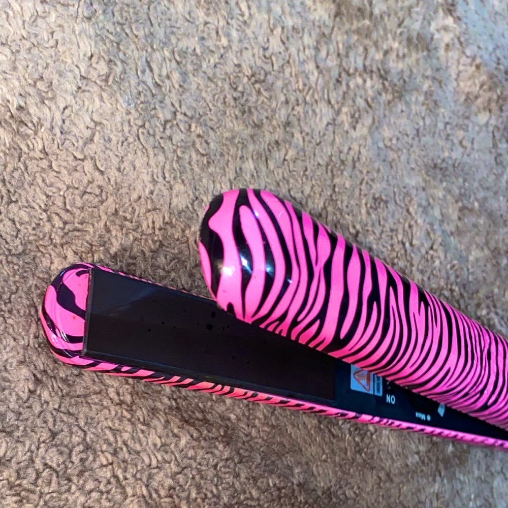 StyleHouse Pink Zebra Print Flat Iron 💕